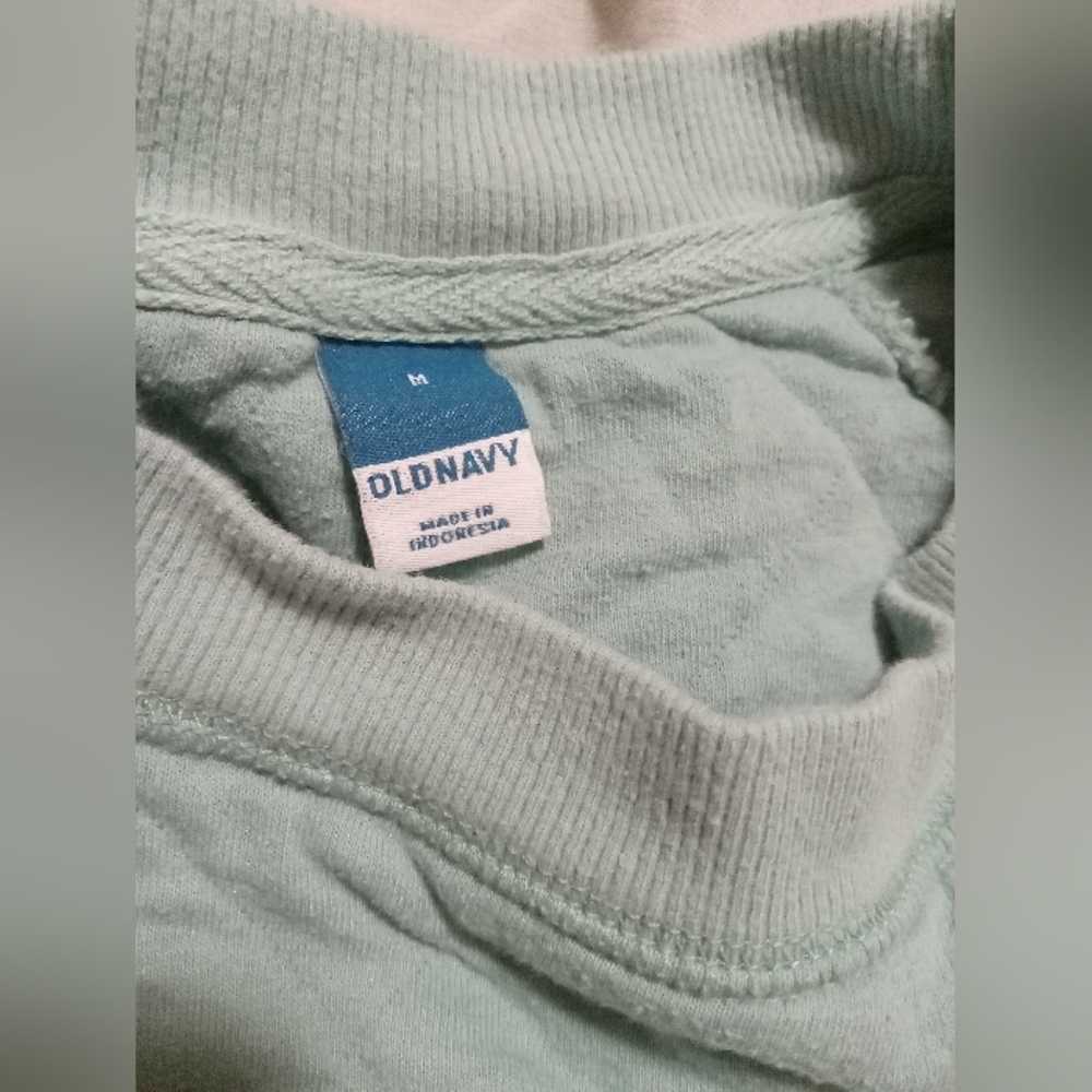 Old navy crop top long sleeve sweater size medium - Picture 3 of 5